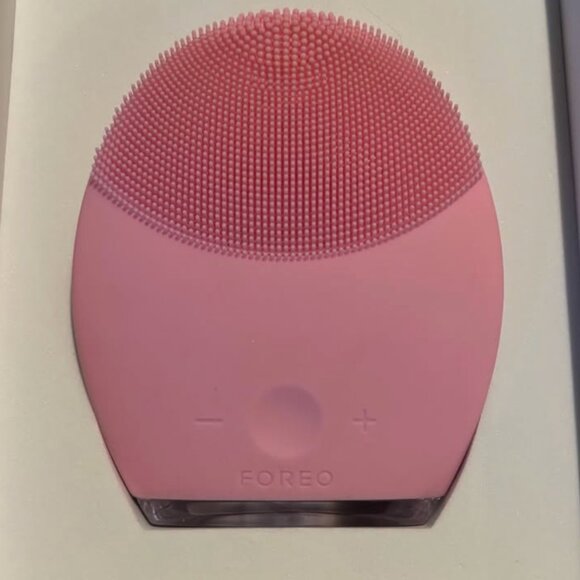 FOREO Luna 2 Face Cleansing Brush - Picture 3 of 3